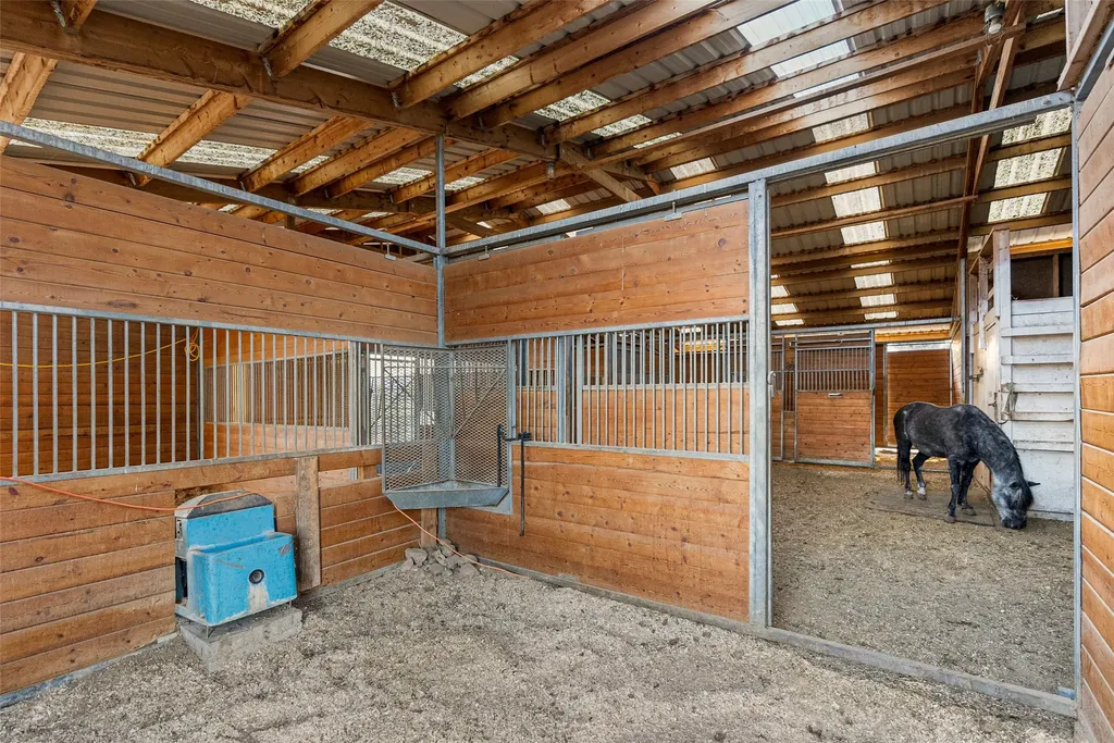 794 Mason Lane Corvallis MT 59828
