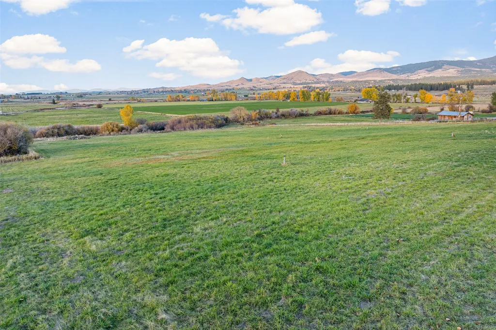 794 Mason Lane Corvallis MT 59828