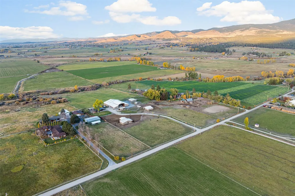 794 Mason Lane Corvallis MT 59828