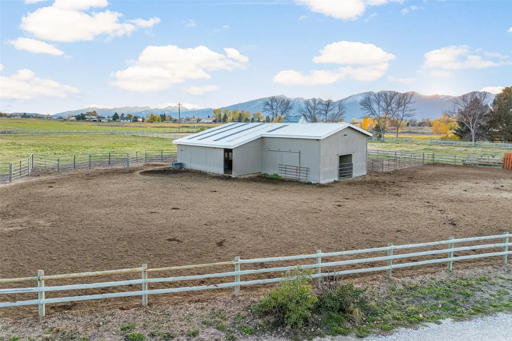 794 Mason Lane Corvallis MT 59828