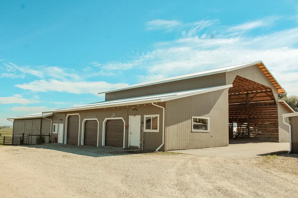 794 Mason Lane Corvallis MT 59828