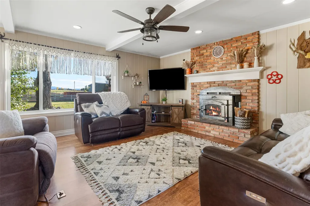 794 Mason Lane Corvallis MT 59828