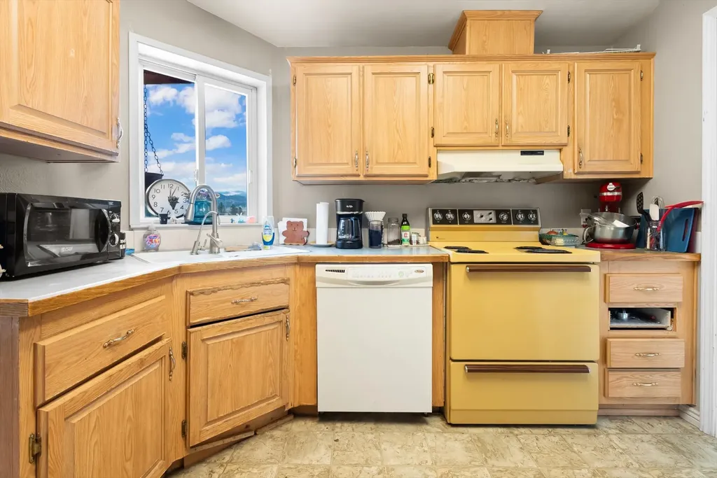 22251 Holy Cross Way Proctor MT 59929