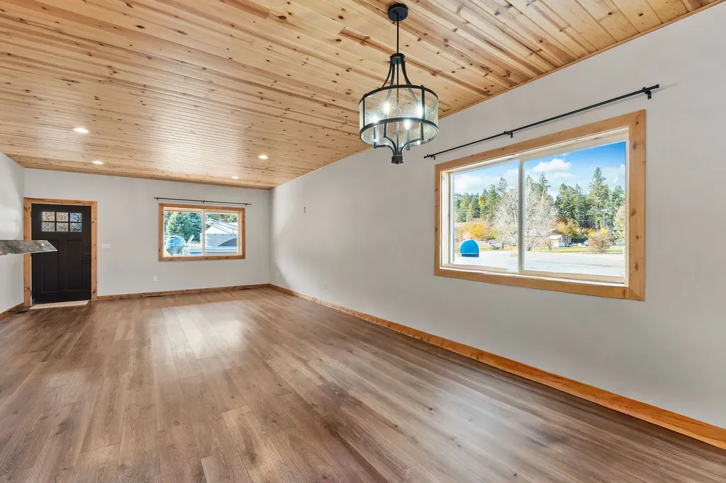 27 Bayview Drive Lakeside MT 59922