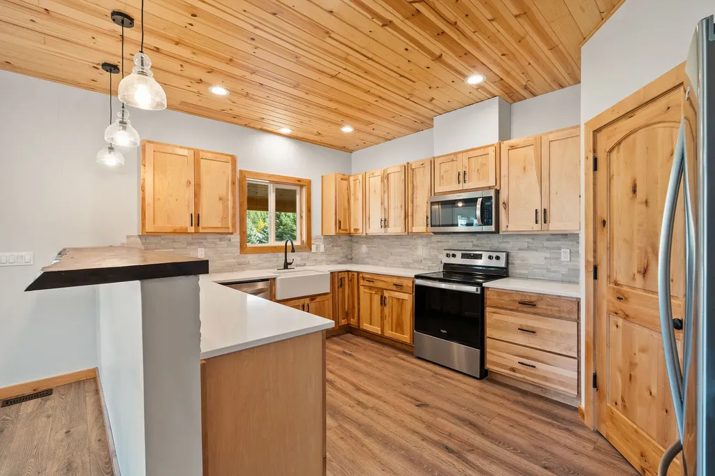 27 Bayview Drive Lakeside MT 59922