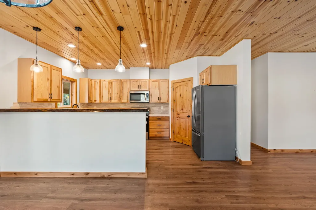 27 Bayview Drive Lakeside MT 59922