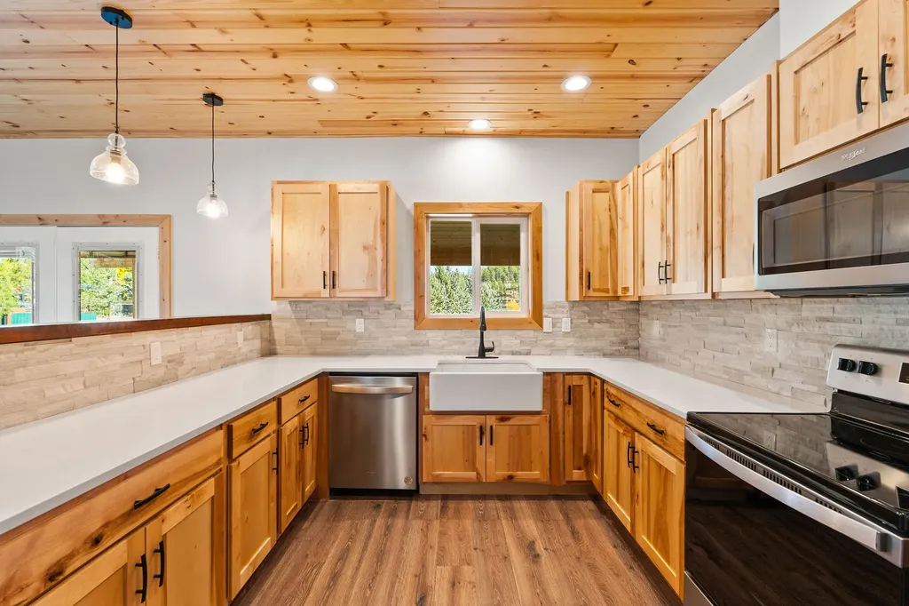 27 Bayview Drive Lakeside MT 59922