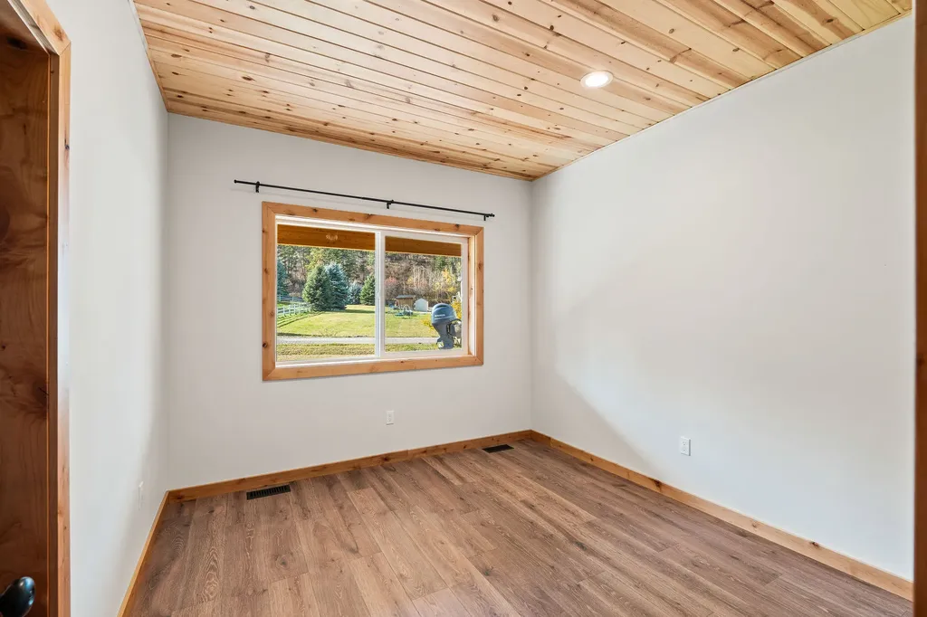 27 Bayview Drive Lakeside MT 59922