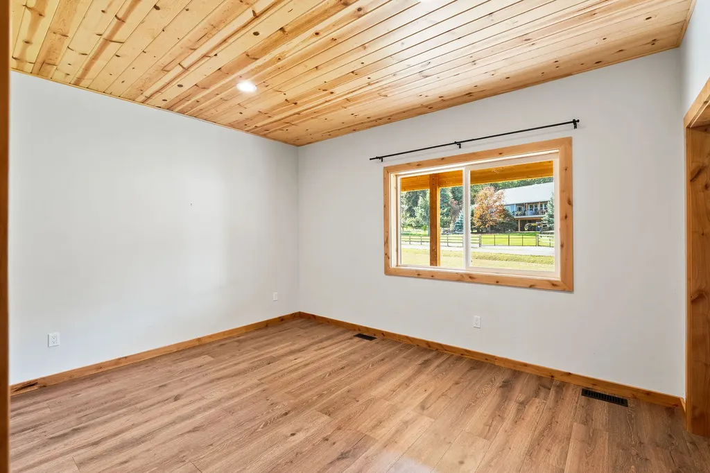 27 Bayview Drive Lakeside MT 59922