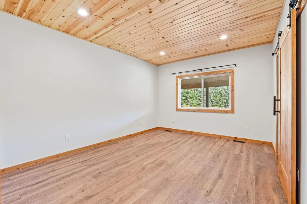 27 Bayview Drive Lakeside MT 59922