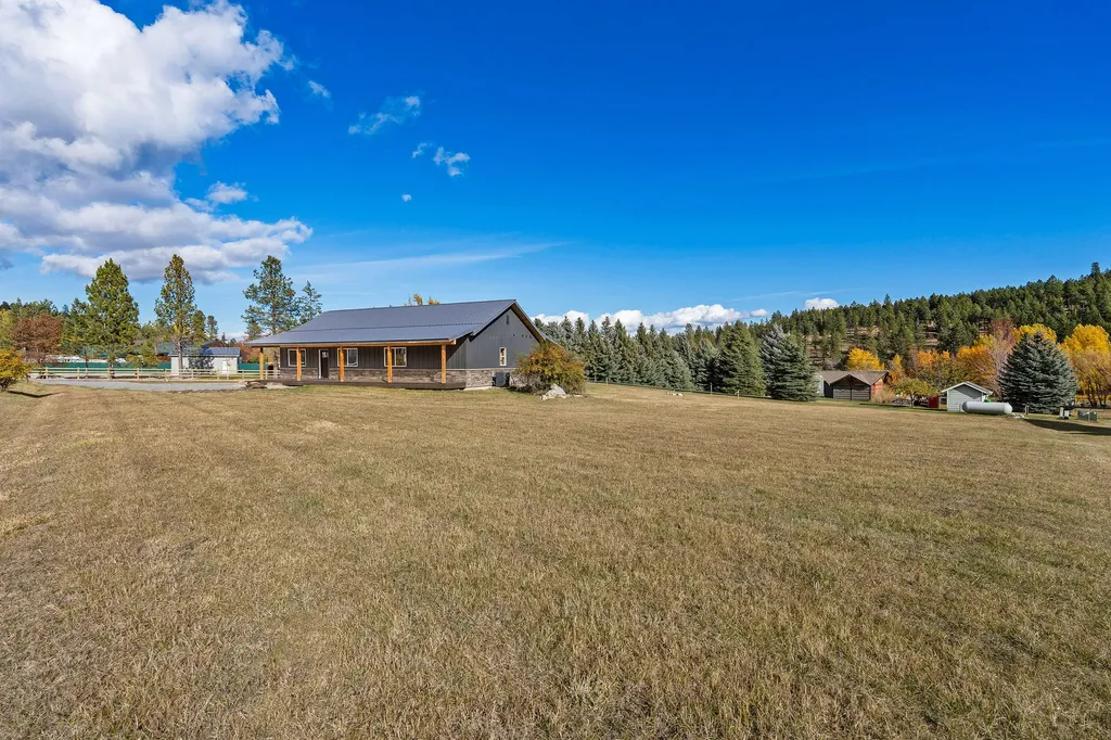 27 Bayview Drive Lakeside MT 59922