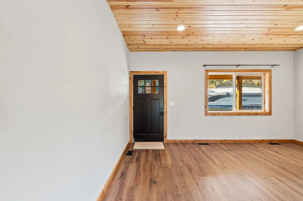 27 Bayview Drive Lakeside MT 59922