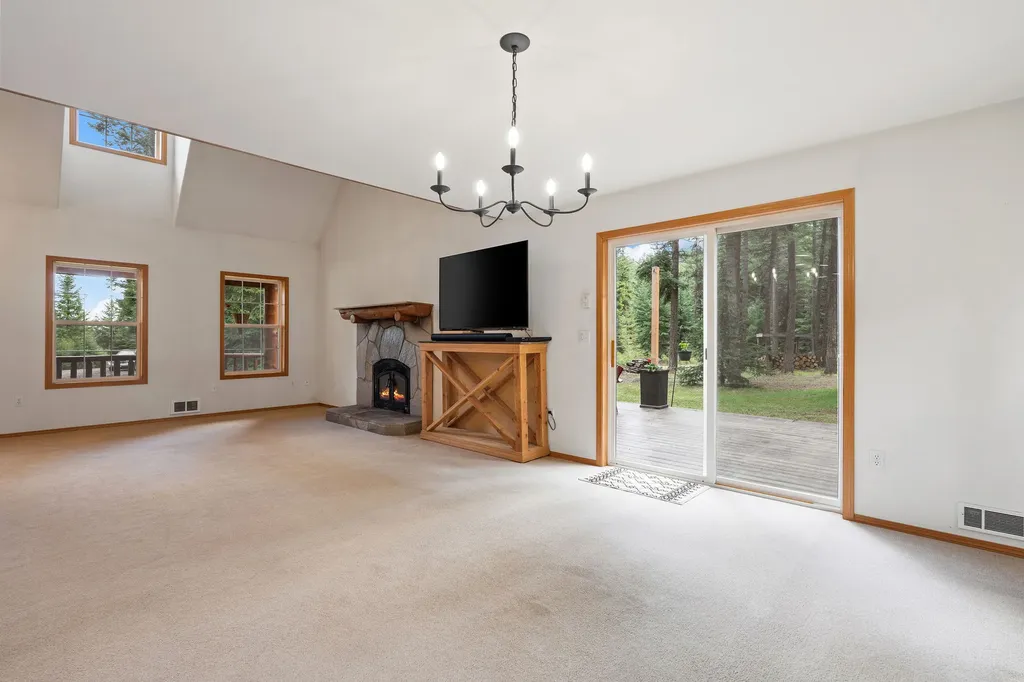 80 Lone Wolf Trail Lakeside MT 59922