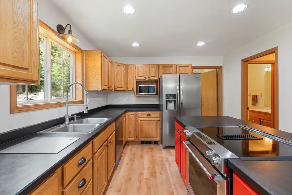 80 Lone Wolf Trail Lakeside MT 59922