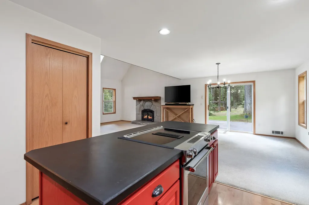 80 Lone Wolf Trail Lakeside MT 59922