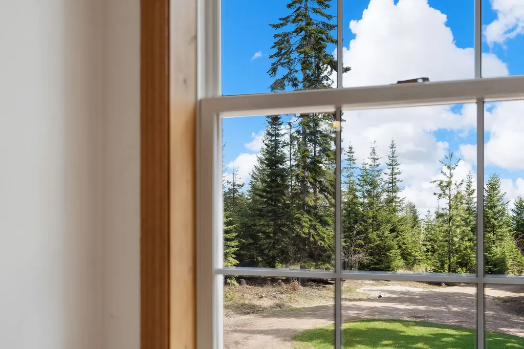 80 Lone Wolf Trail Lakeside MT 59922