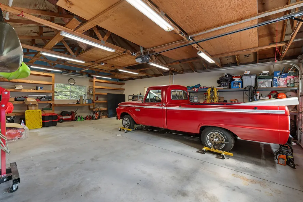80 Lone Wolf Trail Lakeside MT 59922
