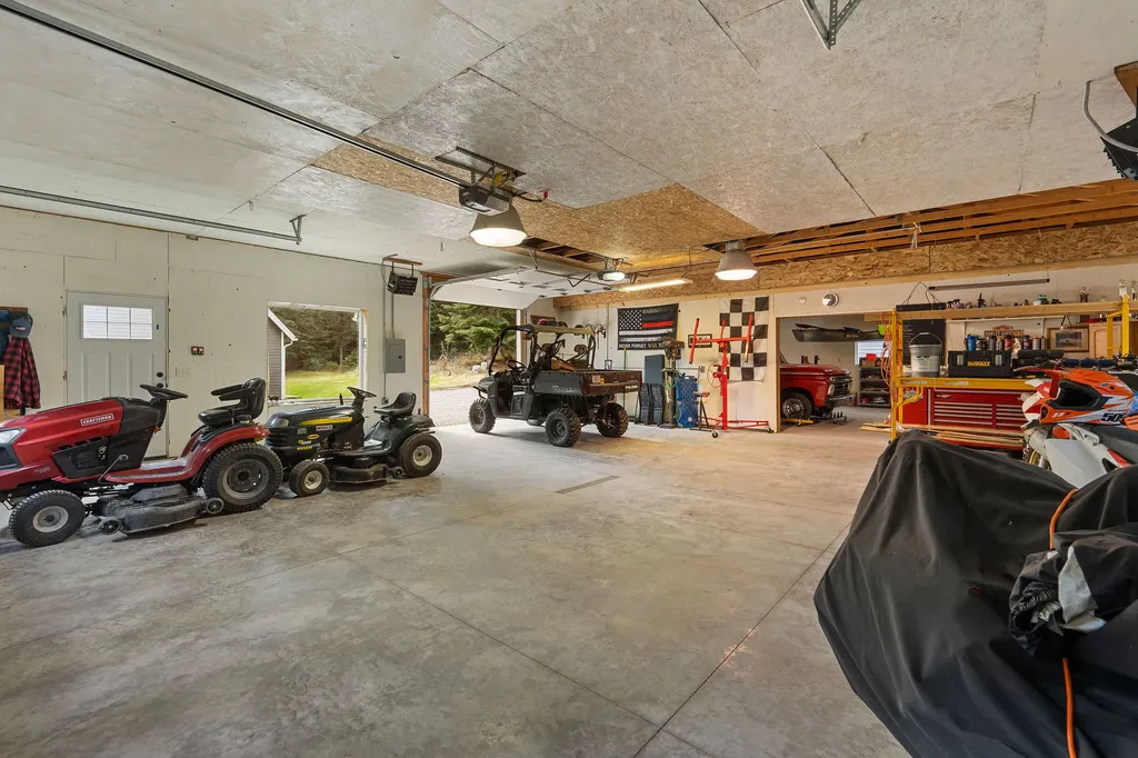 80 Lone Wolf Trail Lakeside MT 59922