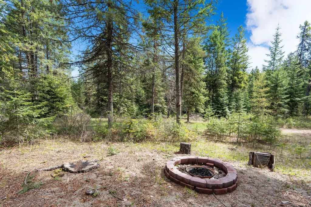 80 Lone Wolf Trail Lakeside MT 59922