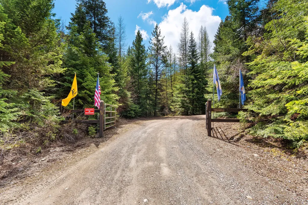 80 Lone Wolf Trail Lakeside MT 59922