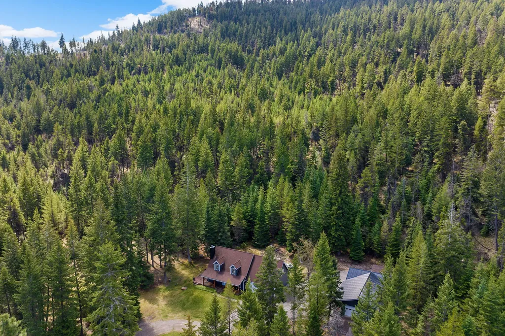 80 Lone Wolf Trail Lakeside MT 59922