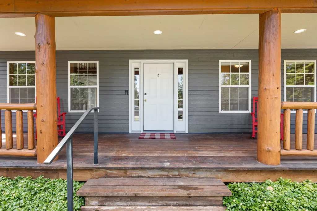80 Lone Wolf Trail Lakeside MT 59922