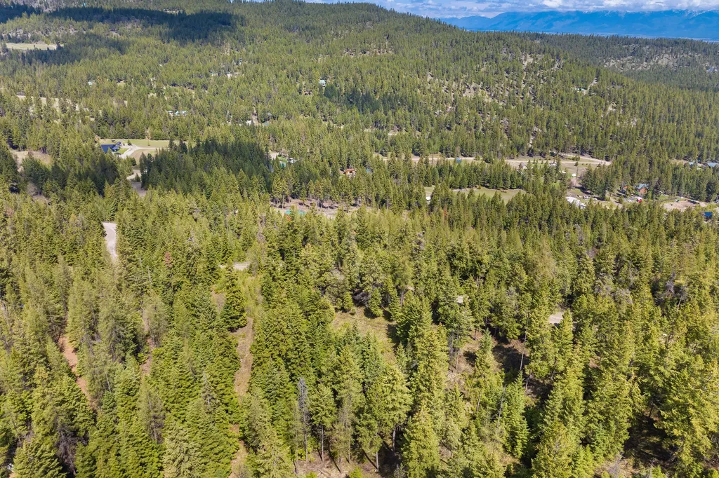 80 Lone Wolf Trail Lakeside MT 59922