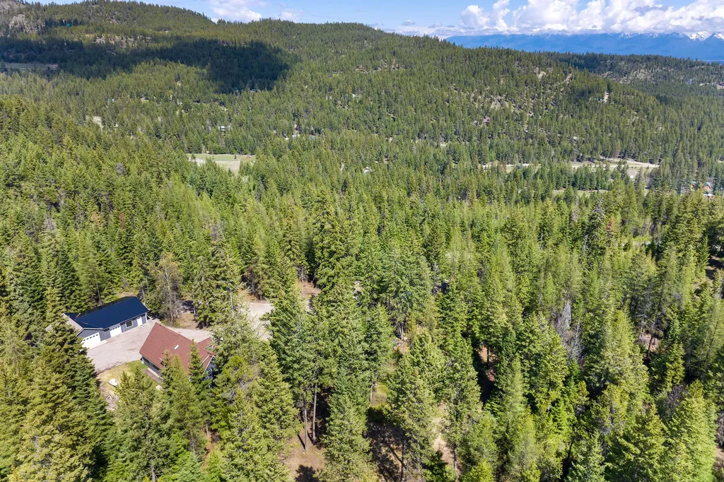 80 Lone Wolf Trail Lakeside MT 59922