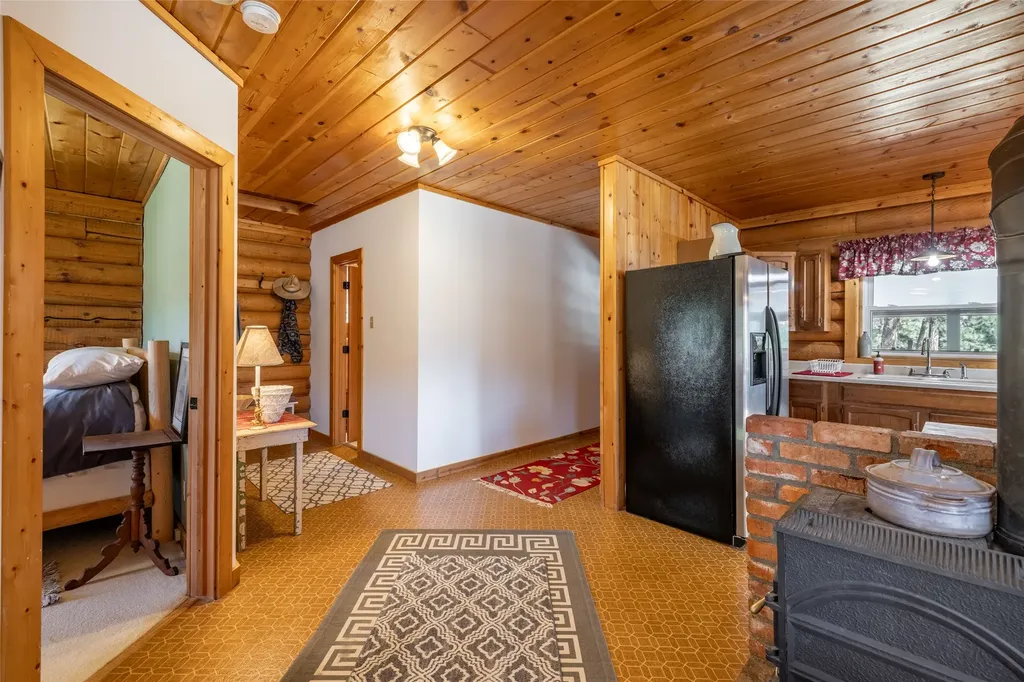59 Wapiti Lane Clancy MT 59634