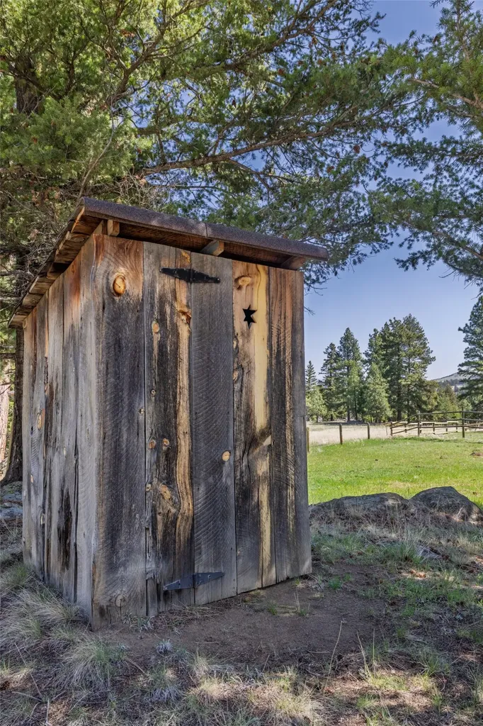 59 Wapiti Lane Clancy MT 59634