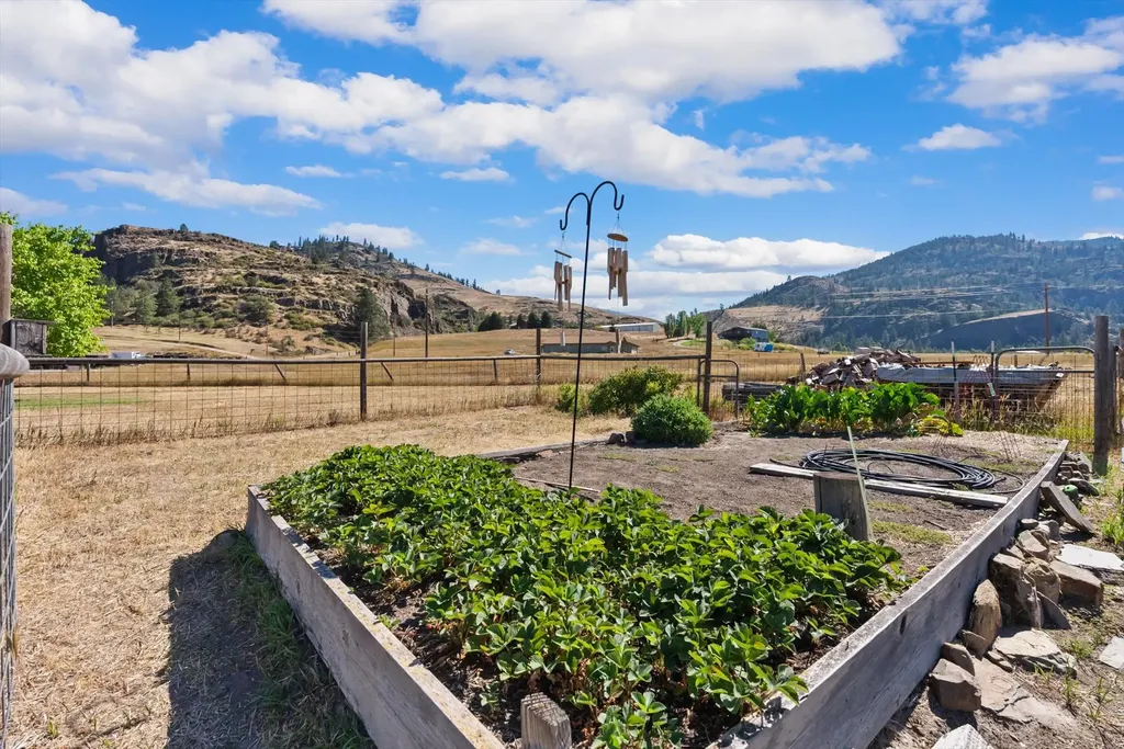 4 Sunset Court Plains MT 59859