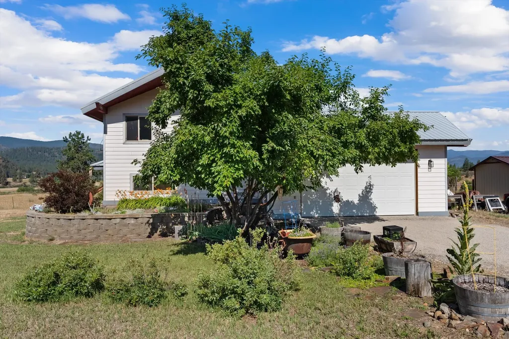 4 Sunset Court Plains MT 59859