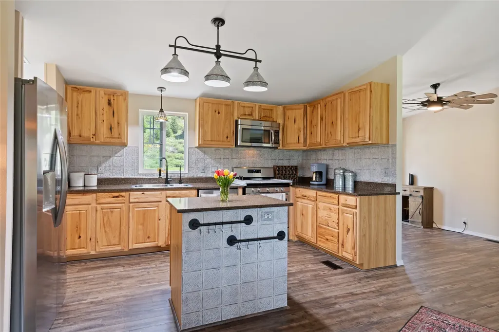 20540 Highway 10 E Clinton MT 59825