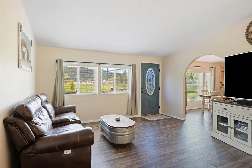20540 Highway 10 E Clinton MT 59825