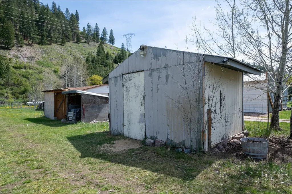 20540 Highway 10 E Clinton MT 59825