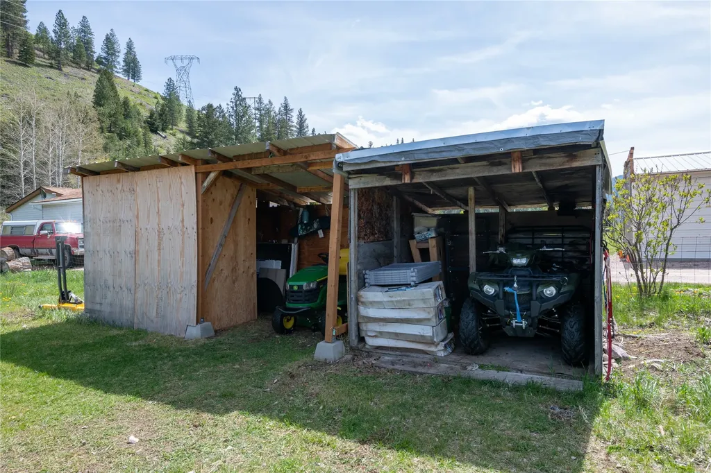 20540 Highway 10 E Clinton MT 59825