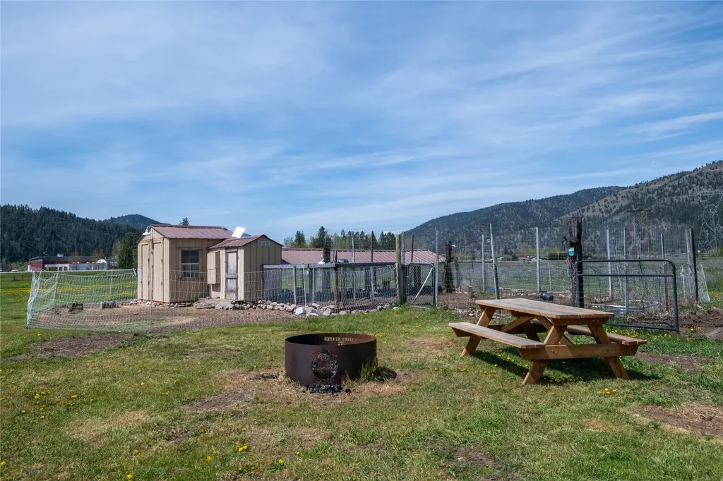 20540 Highway 10 E Clinton MT 59825