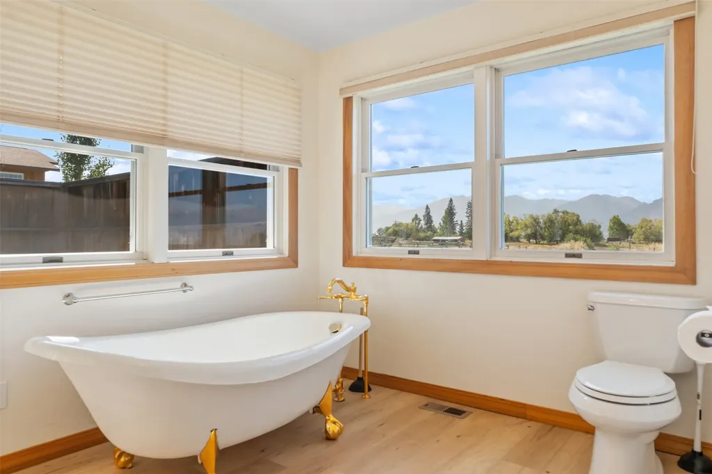 780 Mason Lane Corvallis MT 59828
