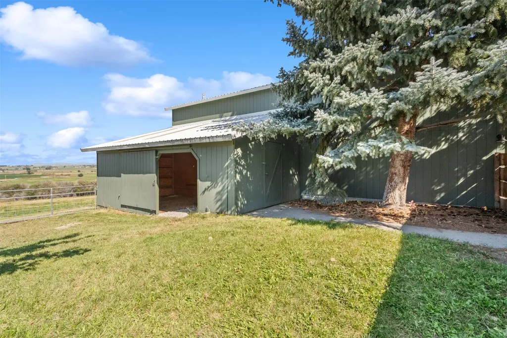 780 Mason Lane Corvallis MT 59828