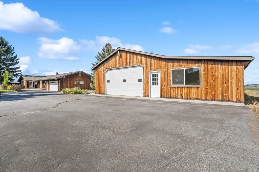 780 Mason Lane Corvallis MT 59828