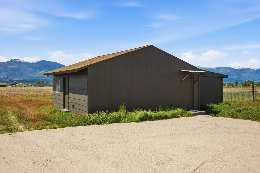 877 Oil Well Road Corvallis MT 59828
