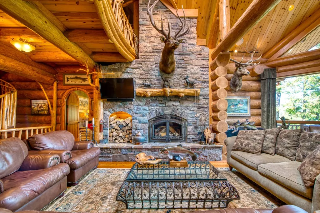 541 Raven Wood Darby MT 59829