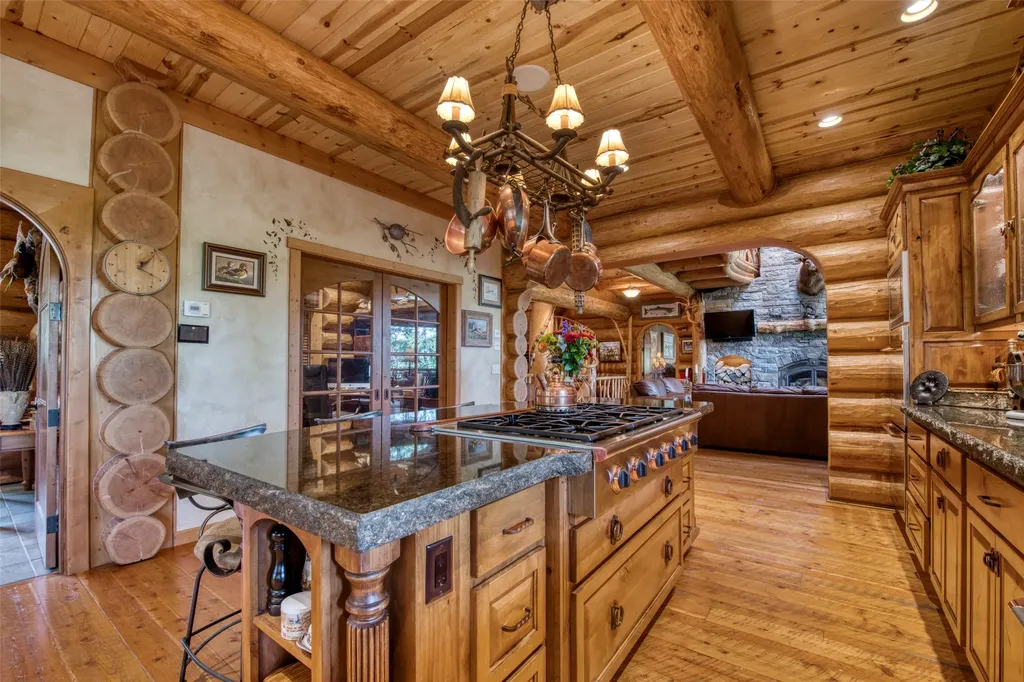 541 Raven Wood Darby MT 59829