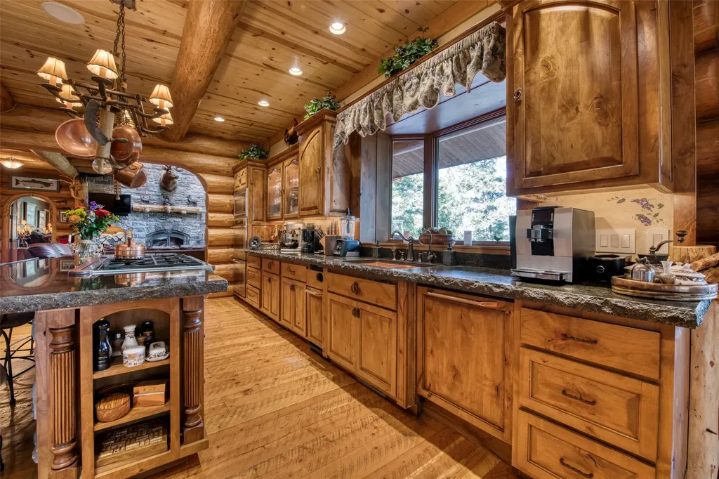 541 Raven Wood Darby MT 59829