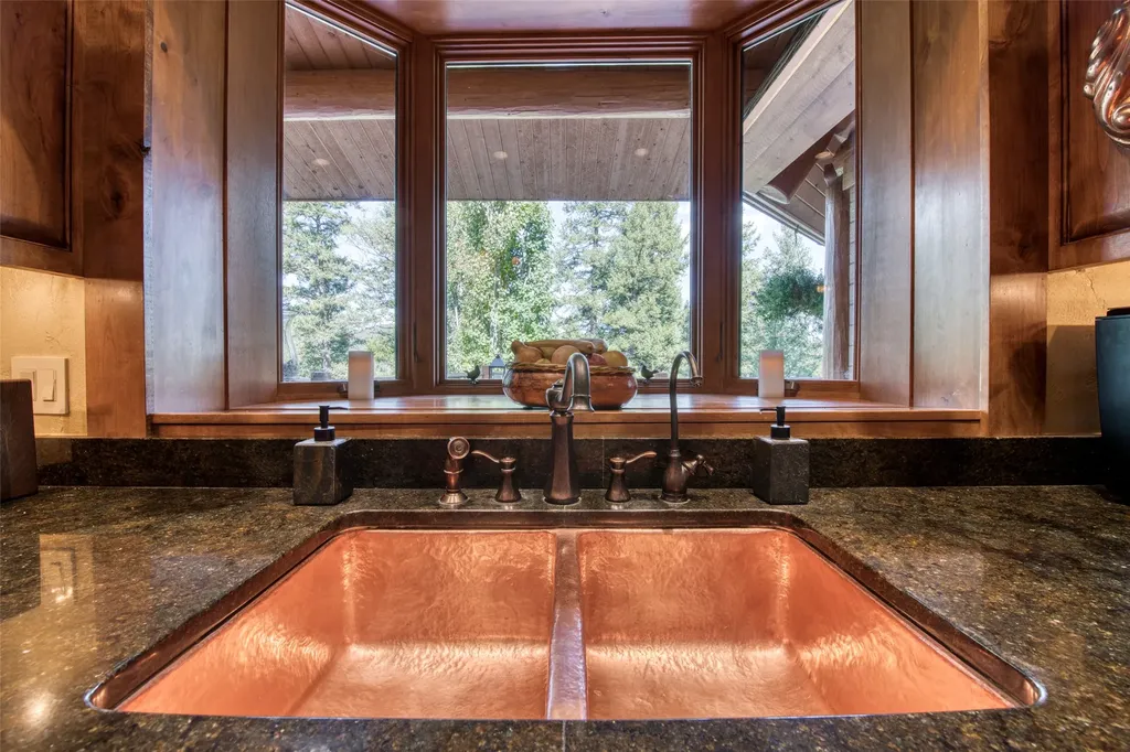 541 Raven Wood Darby MT 59829