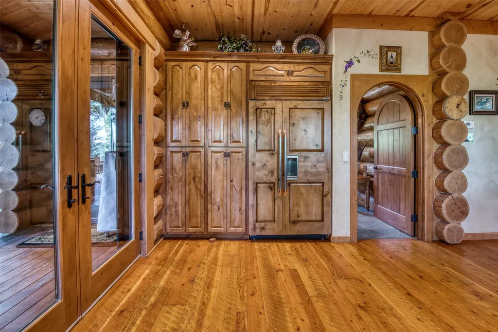 541 Raven Wood Darby MT 59829