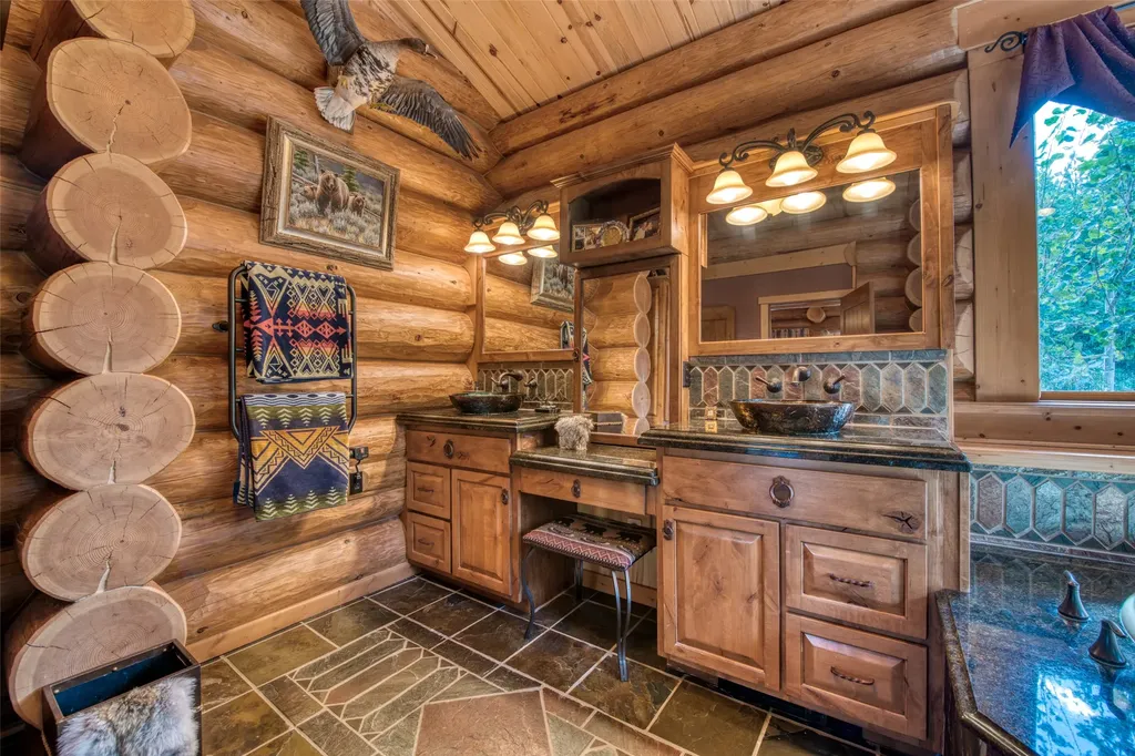 541 Raven Wood Darby MT 59829