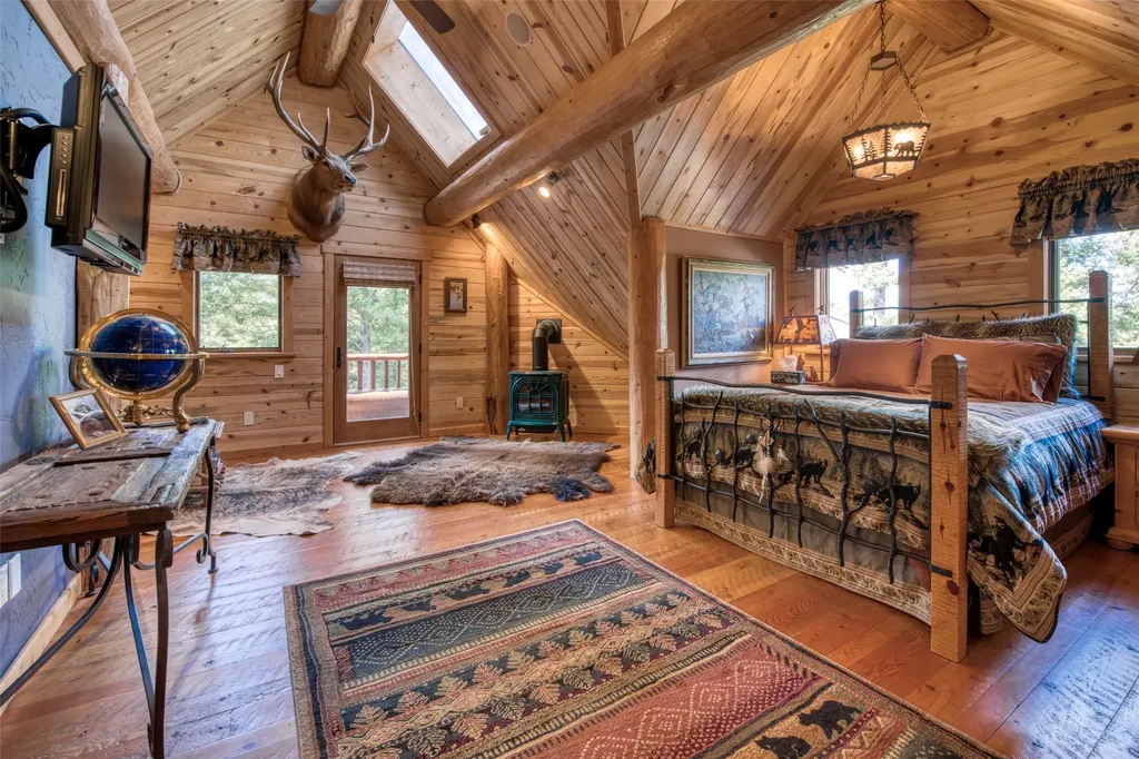 541 Raven Wood Darby MT 59829