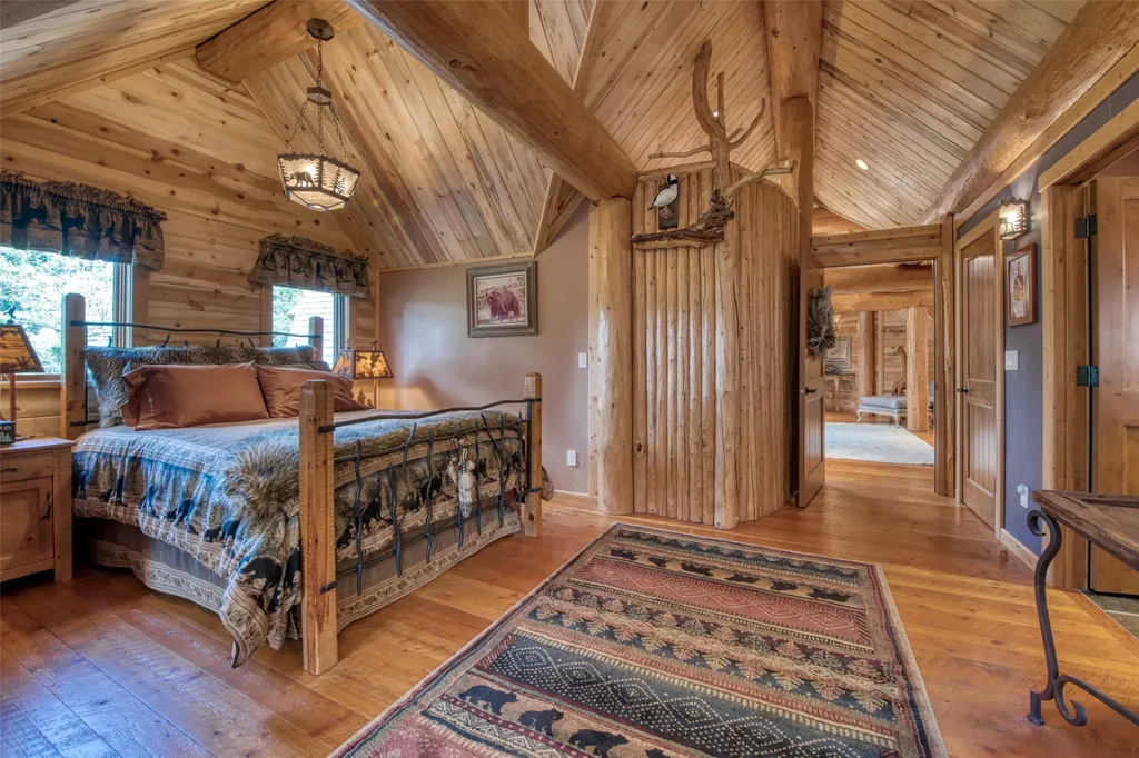 541 Raven Wood Darby MT 59829