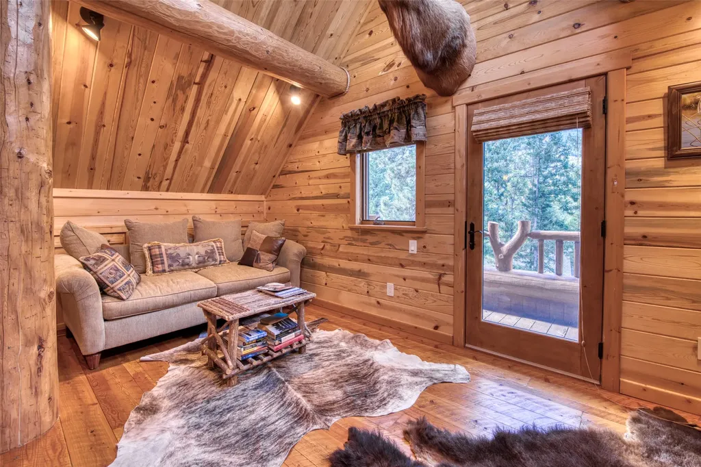 541 Raven Wood Darby MT 59829